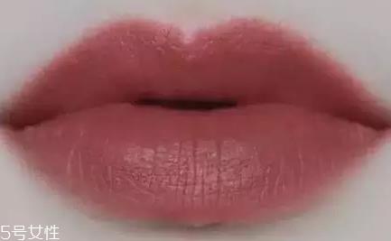 唇膏出水是变质了吗？只是高温热出汗