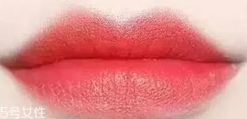 唇膏出水是变质了吗？只是高温热出汗