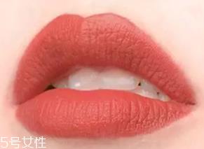 唇膏出水是变质了吗？只是高温热出汗