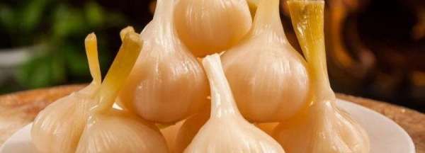 腌糖蒜的方法 糖和醋的比例是多少,糖醋蒜的比例一斤蒜多少醋多少糖图2