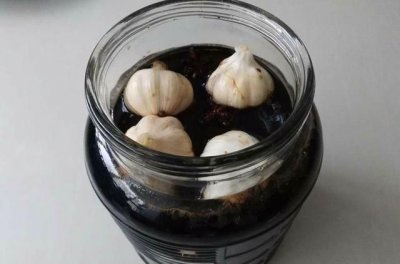 ​腌糖蒜的方法 糖和醋的比例是多少,糖醋蒜的比例一斤蒜多少醋多少糖