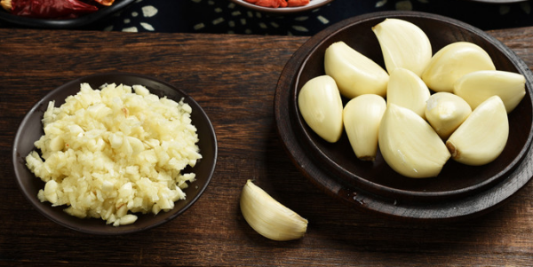 腌糖蒜的方法 糖和醋的比例是多少,糖醋蒜的比例一斤蒜多少醋多少糖图5