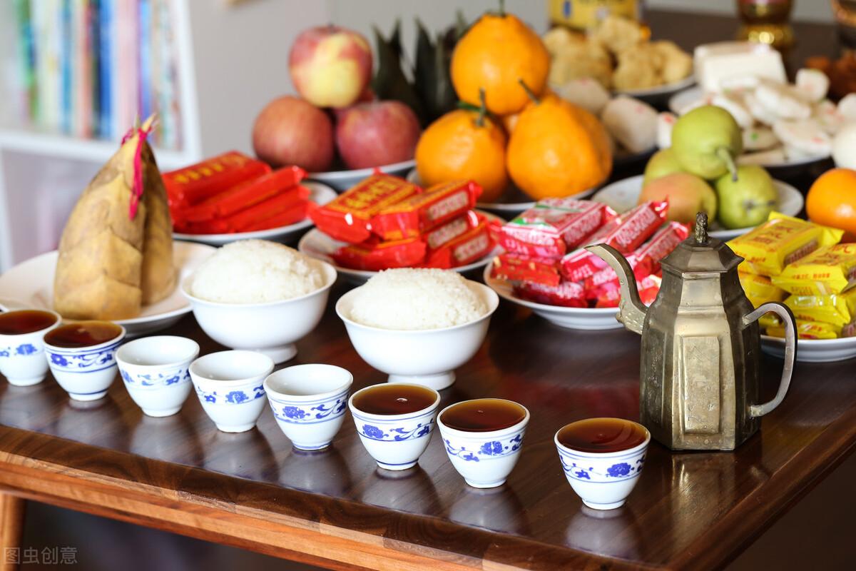 祭祀时香与供品怎样摆放（祭祀供品摆几个几样图片）