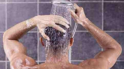 科学洗澡的顺序，洗头洗澡洗脸的顺序？图4
