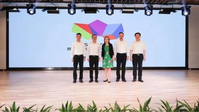 ​青少年活动中心项目（这座35000平米的青少年活动中心开了）