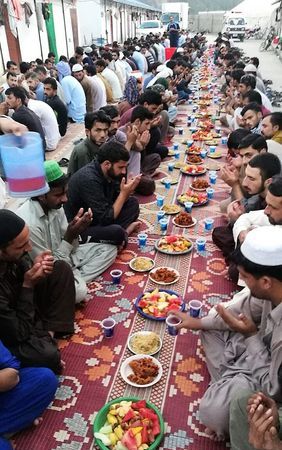 少数民族的习俗20字