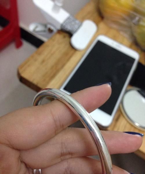 雪花银手镯变黄是什么原因