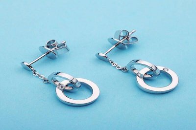 ​怎样让铂金耳环更有光泽 送女孩铂金耳环要注意什么