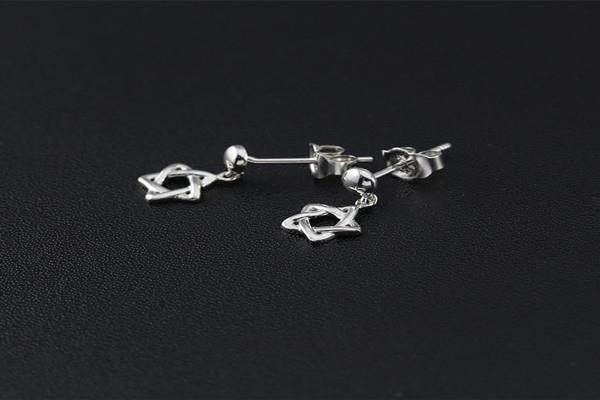 怎样让铂金耳环更有光泽 送女孩铂金耳环要注意什么 怎样让铂金耳环更有光泽 送女孩铂金耳环要注意什么