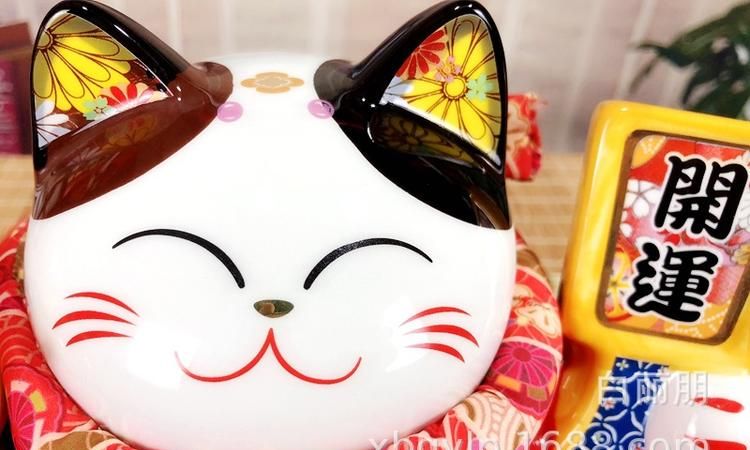 招财猫举左手是因为什么