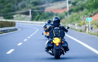 ​摩托车上高速限制车型吗（摩托车可以上高速的省份）