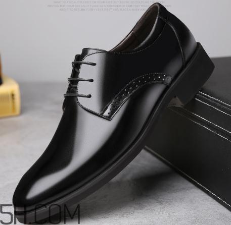 皮鞋被雨水泡了怎么办？皮鞋被水泡后怎么处理？