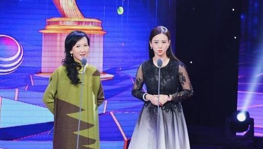 关之琳和陈美琪曾经都是女神，今同框对比，差距之大令人唏嘘！