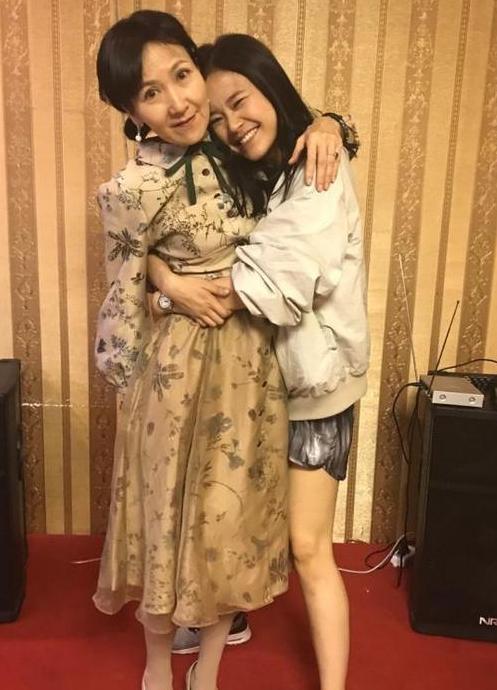 关之琳和陈美琪曾经都是女神，今同框对比，差距之大令人唏嘘！