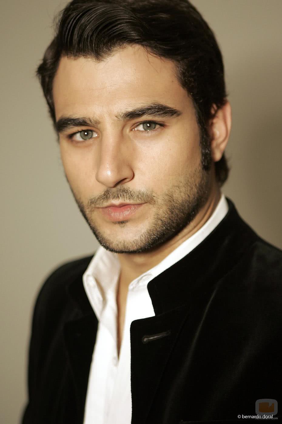 安东尼奥·委拉斯凯兹个人资料写真作品