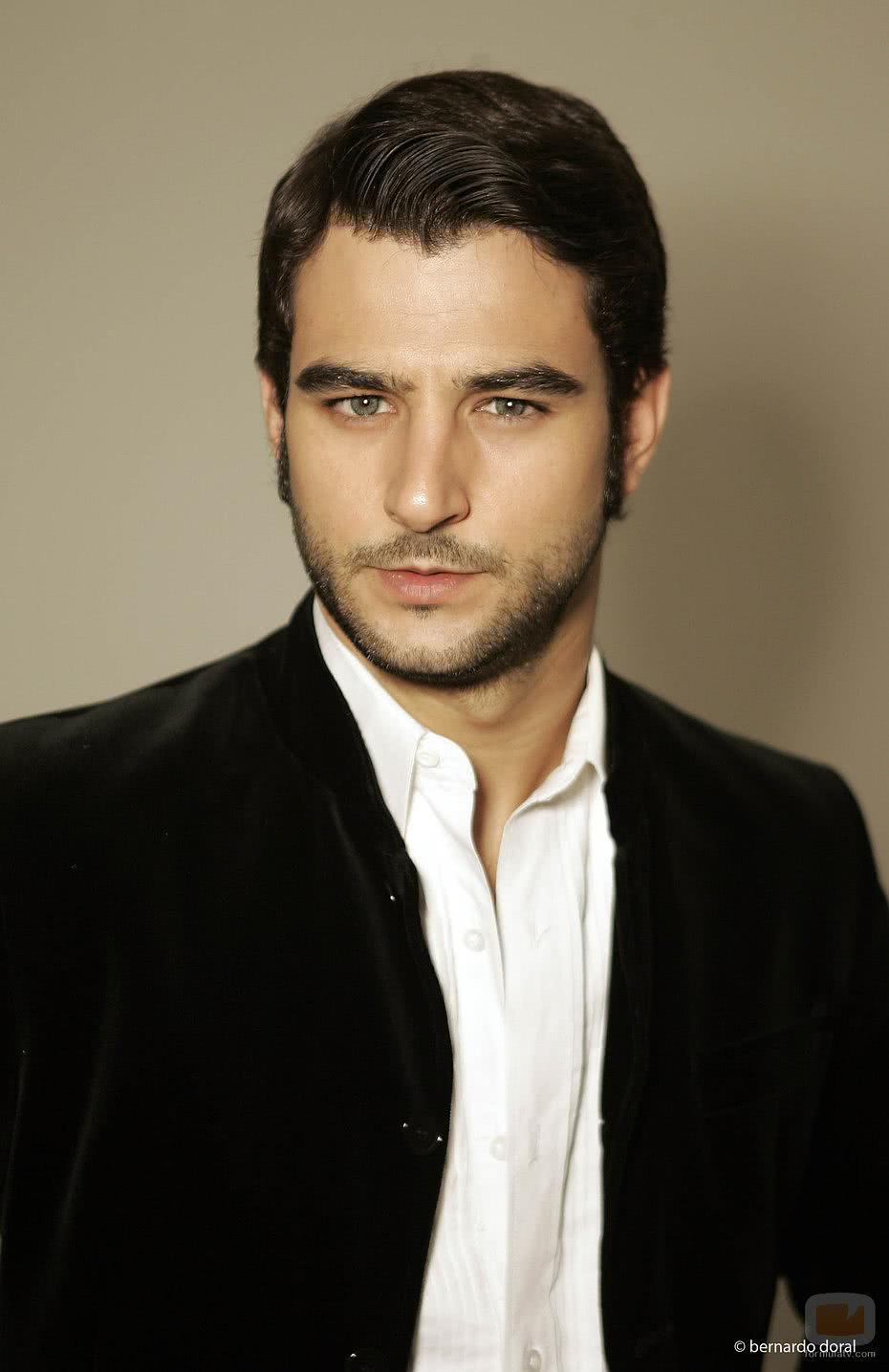 安东尼奥·委拉斯凯兹个人资料写真作品