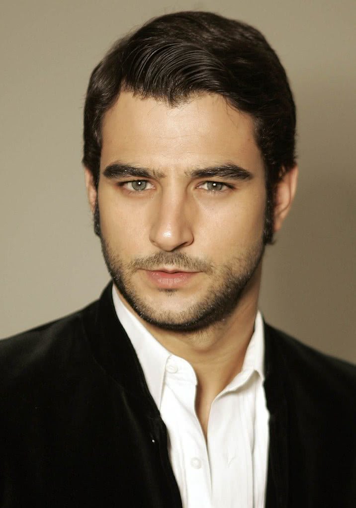 安东尼奥·委拉斯凯兹个人资料写真作品