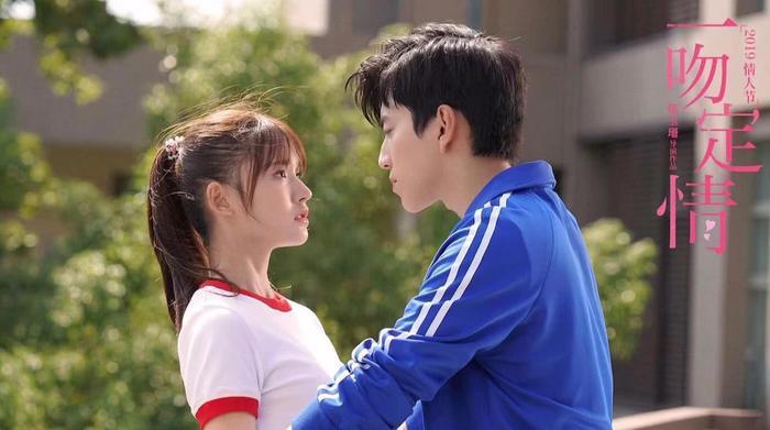 林允王大陆一吻定情,情人节晒亲密合照狂撒狗粮,真有夫妻相