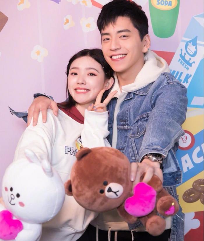 林允王大陆一吻定情,情人节晒亲密合照狂撒狗粮,真有夫妻相