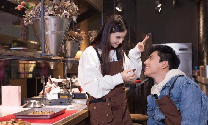 林允王大陆一吻定情,情人节晒亲密合照狂撒狗粮,真有夫妻相