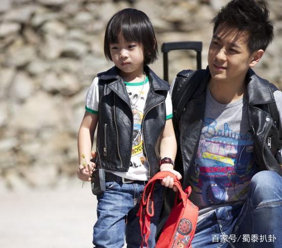 林志颖的双胞胎儿子,遗传了夫妻二人的颜值,笑起来也很漂亮