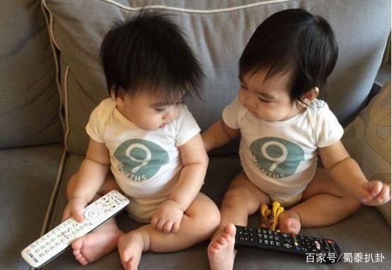 林志颖的双胞胎儿子,遗传了夫妻二人的颜值,笑起来也很漂亮