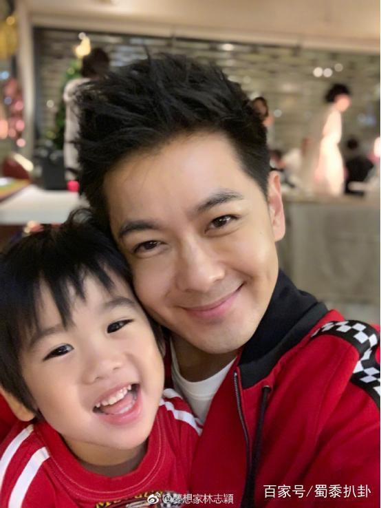 林志颖的双胞胎儿子,遗传了夫妻二人的颜值,笑起来也很漂亮