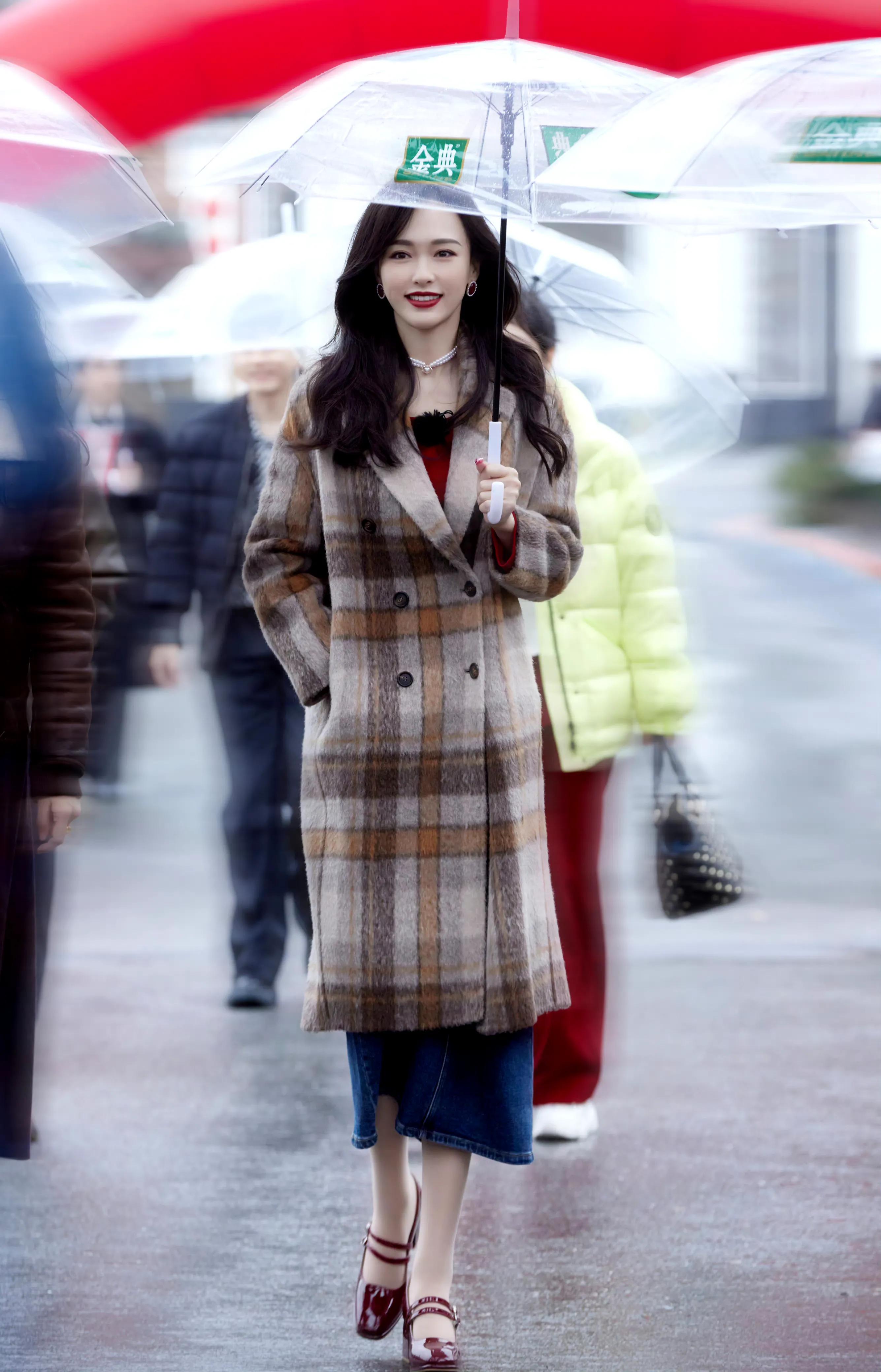 唐嫣终于进组拍戏,婚后停工多年,终于回归事业心,演员糖要来了