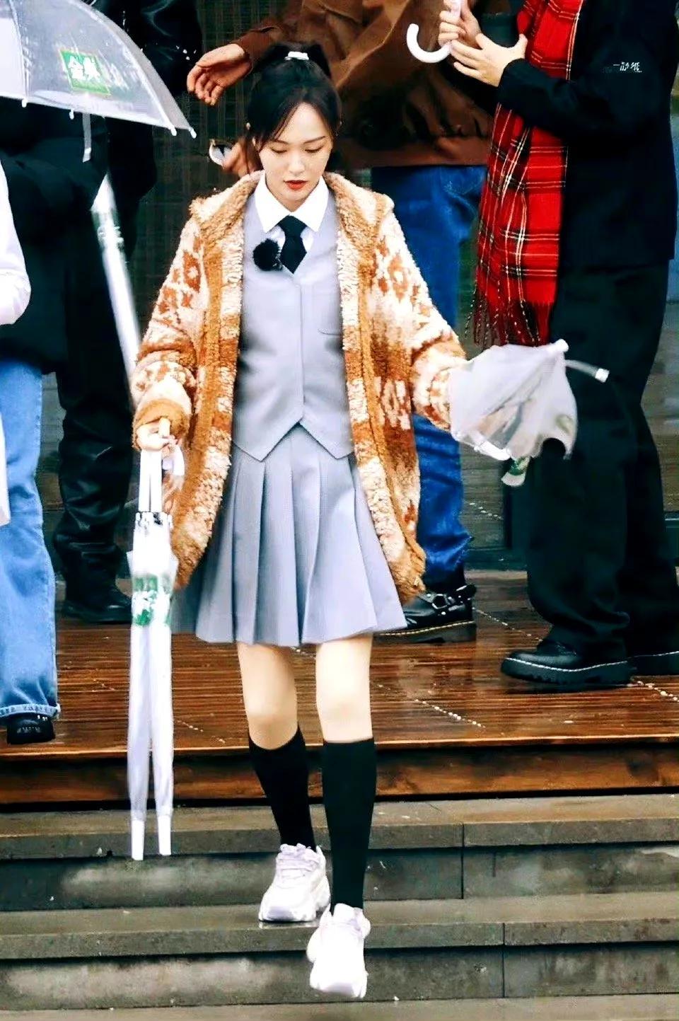 唐嫣终于进组拍戏,婚后停工多年,终于回归事业心,演员糖要来了