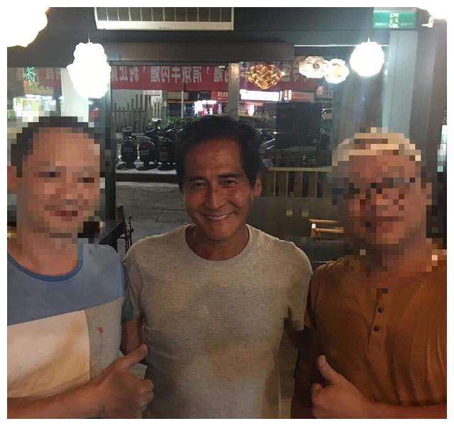 林心如夫妇同框秀恩爱,霍建华主动搂老婆,林心如靠着老公肩膀