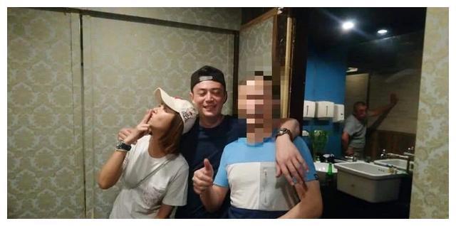 林心如夫妇同框秀恩爱,霍建华主动搂老婆,林心如靠着老公肩膀