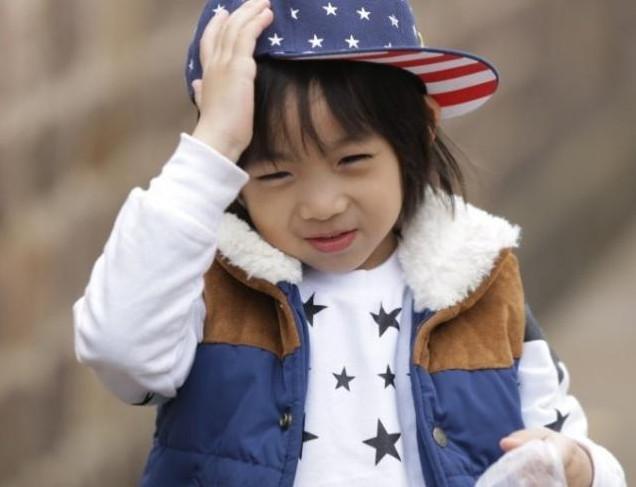 林志颖儿子Kimi终于露脸,9岁身高140cm,变长腿少年