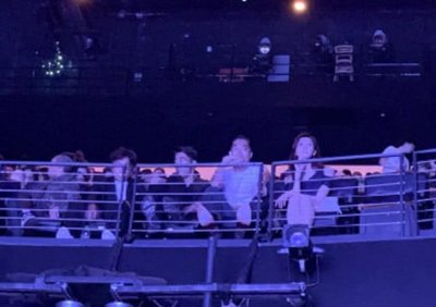 ​林志玲夫妇婚后首合体，志玲姐姐坐姿优雅，人前人后保持一致