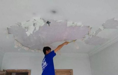 ​打扫天花板的工具叫什么，房子天花板发霉怎么处理，有什么妙招？