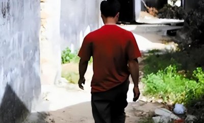 ​安徽2名女子被14岁少年入室强奸，女子：弟弟刀放下，我们不反抗