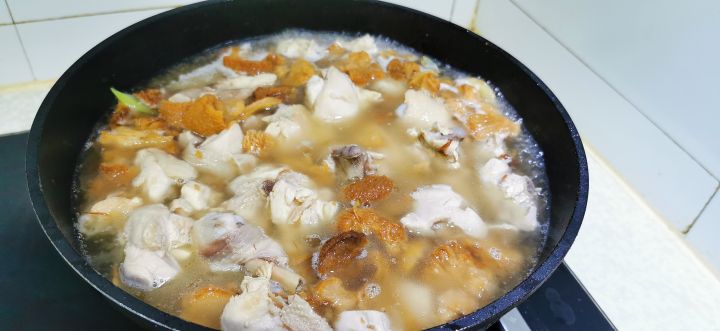 猴头菇鸡汤（简单又好喝的猴头菇鸡汤做法）