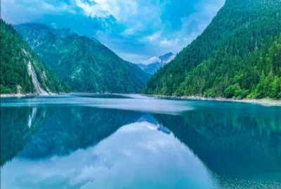 ​中国九寨沟：自然与文化相融的美丽之地。