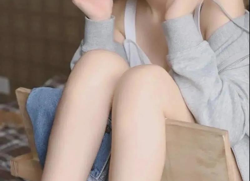 女生和男生聊天技巧幽默话题(夜晚男女之间聊天的幽默话题图片)