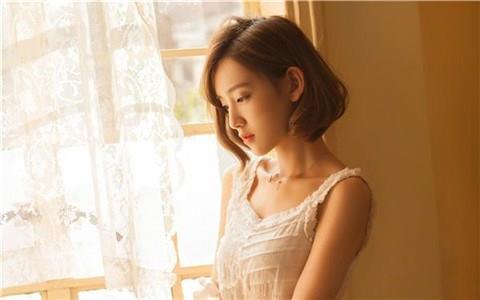 多约她出来散散心