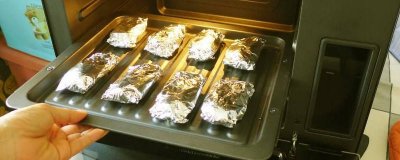 ​锡纸能不能在烤箱里烤 锡纸可不可以放在烤箱里烤东西