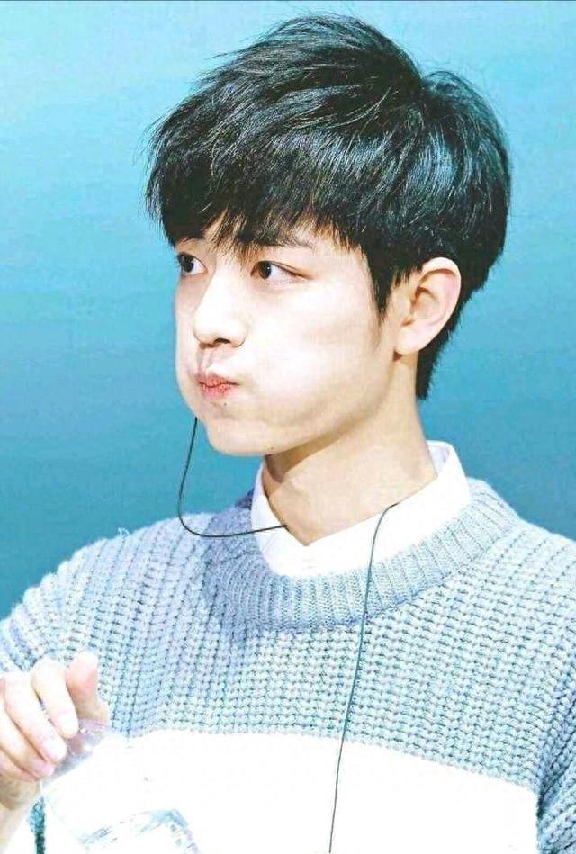 嘟嘟嘴的兔兔，呆萌又可爱，肖战图集