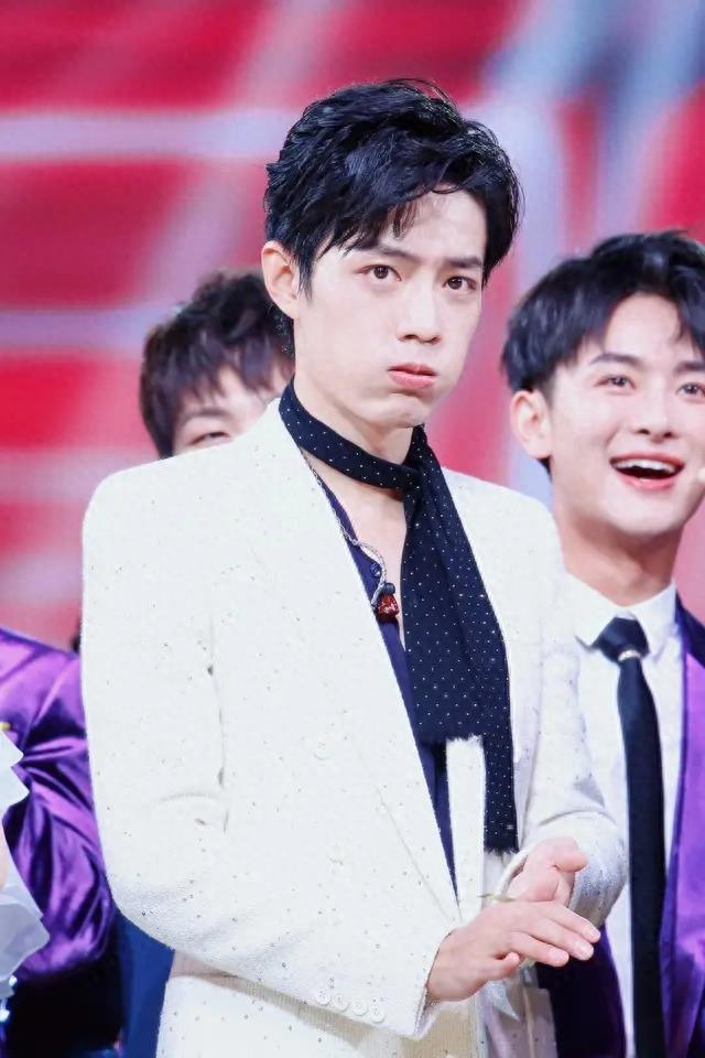 嘟嘟嘴的兔兔，呆萌又可爱，肖战图集