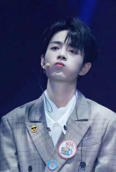 嘟嘟嘴的兔兔，呆萌又可爱，肖战图集