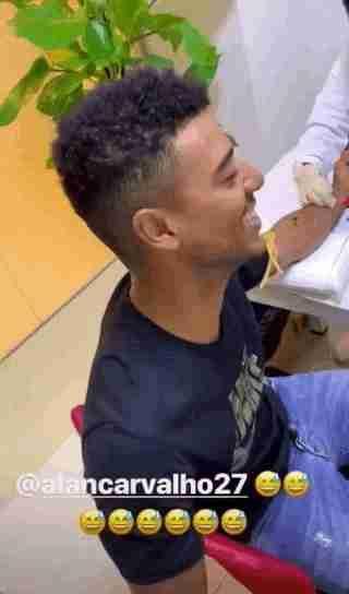 卖萌！阿兰返回恒大体检，塔利斯卡晒阿兰害怕抽血的萌表情