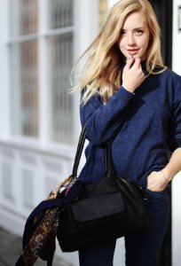 ​Sarah Mikaela，来自哥本哈根，93年的妹纸，笑容甜美，身材娇小