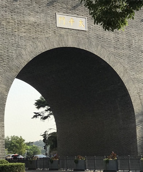 玄武门为南京明城墙增辟城门之一，旧称丰润门