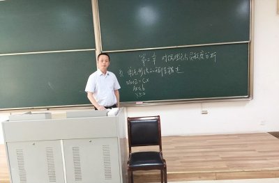 ​章丽厚：刘强东的老丈人，章泽天的爸爸