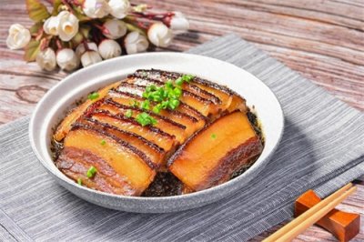 ​蒸碗之魂：梅菜扣肉蒸碗的精细制法