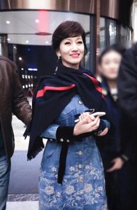 ​64岁赵雅芝芭比粉口红涂上唇，直接成为焦点