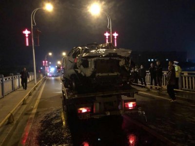 ​害人害己！湘乡一男子醉酒后驾车坠入河中，致使两人当场死亡！